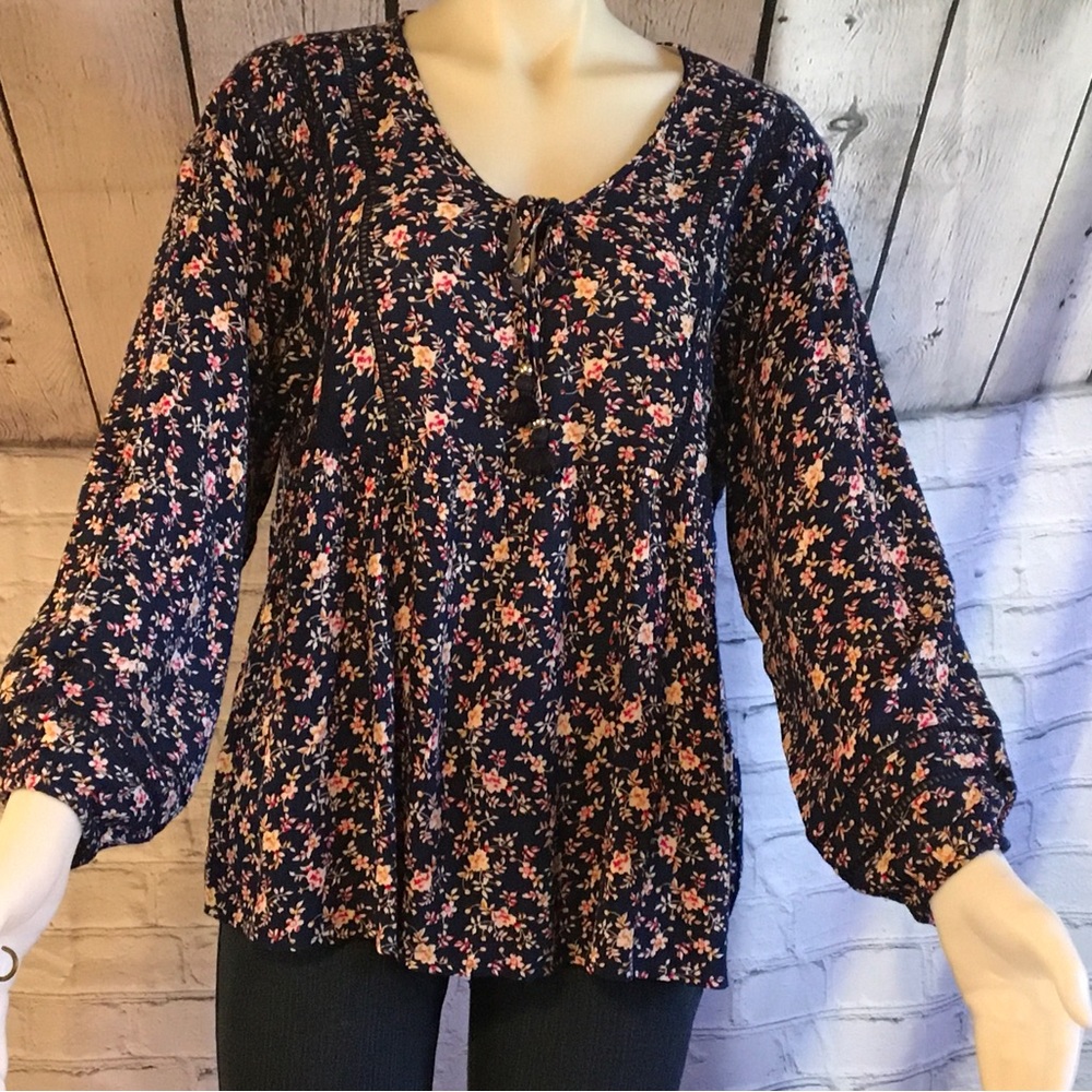 Blue flowered long sleeve top by Sophia Vergara size M